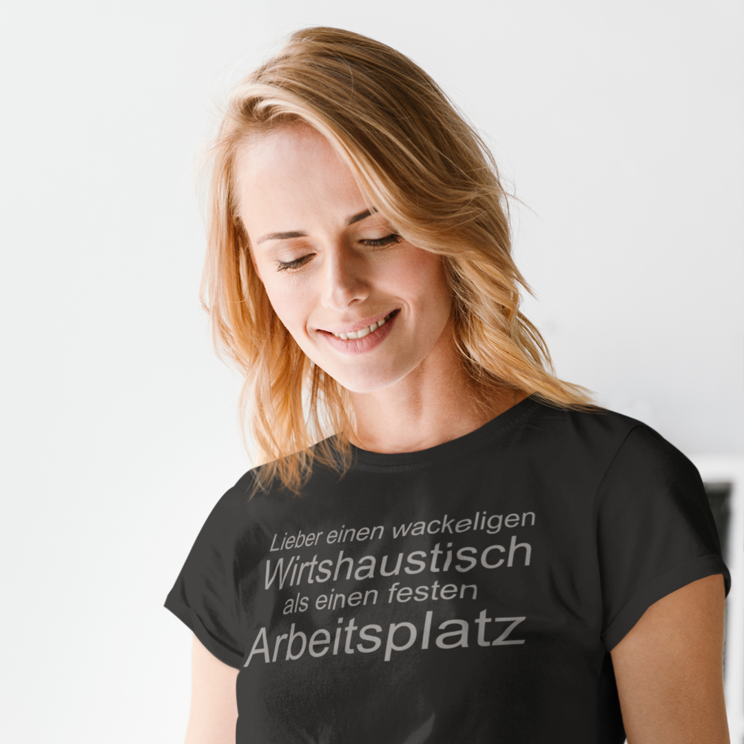 Lieber einen wackeligen Wirtshaustisch als einen festen Arbeitsplatz 🍻